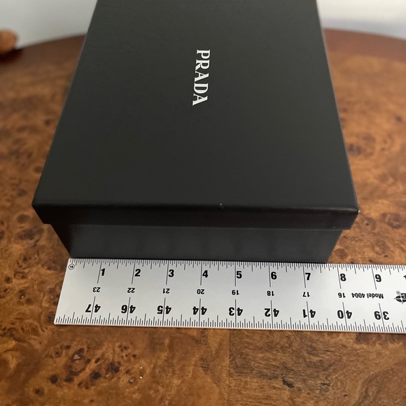 Authentic Prada paper gift box. - Picture 5 of 8